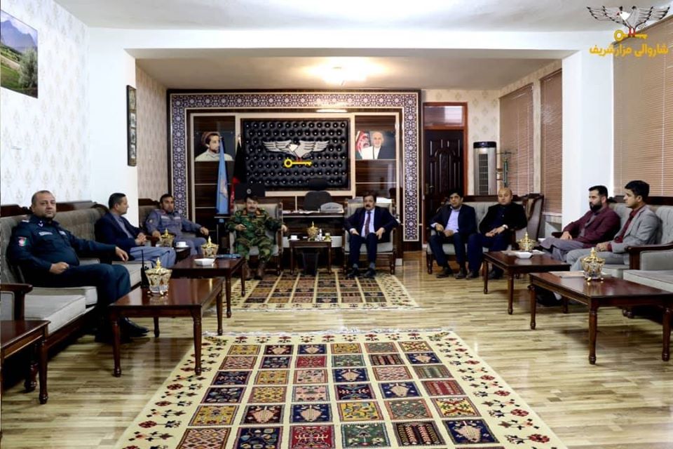 د مزارشریف ښاروال او د ۲۰۹ شاهین قول اردو قوماندانۍ مرستیال او د امنیه قوماندان لېدنه